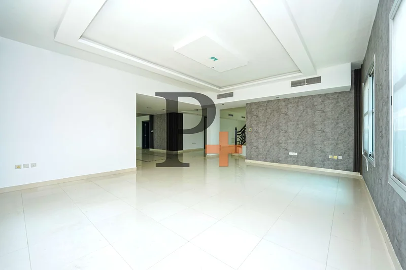 Huge Family Home, Low Price – Must See Today!63724503682178114