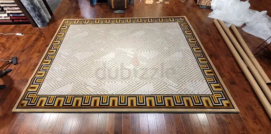 Elegant Abstract Design Rug - Perfect for Any Space!