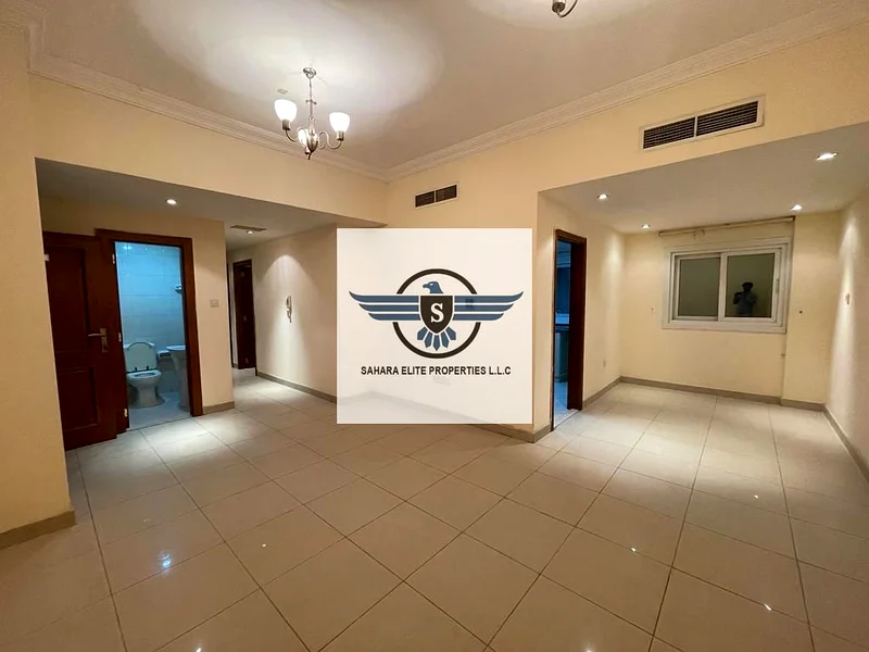 شقة واسعة مكونة من غرفتي نوم مع خزانة ملابس، مبنى عائلي قريب من حديقة النهدة، متاحة في النهدة الشارقة63706863740417110
