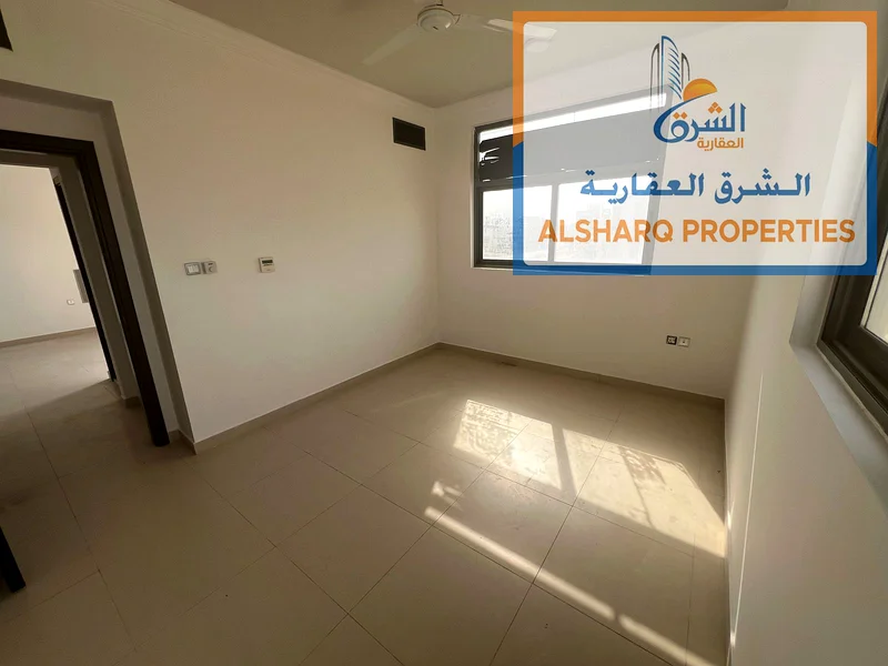 شقة جديدة، غرفتين، صالة، حمامين، بالطابق الثاني، في الجرف 3، قريبة من السوق الصيني، مبنى جديد، تشطيبات فاخرة، 31000 درهم على 6 أقساط63713884984066114