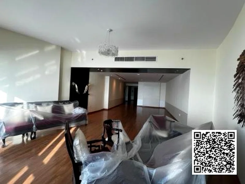 شقة مفروشة بثلاث غرف نوم واسعة بإطلالة بحرية كاملة في برج الكورنيش | 3600 قدم مربع | 115 ألف درهم63810439036419113