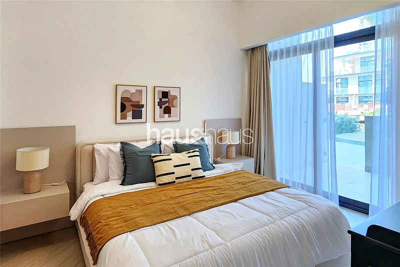 Fully Furnished | Upgraded | Vacant | Pool View63778456117763112