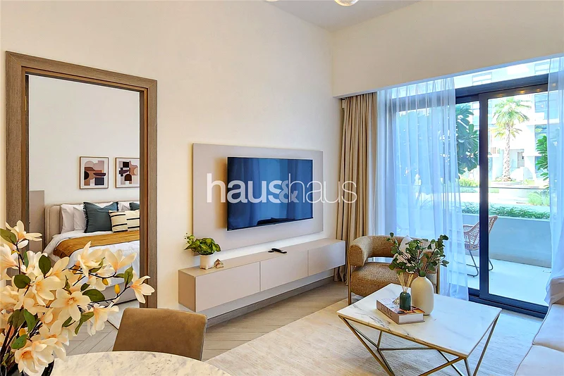Fully Furnished | Upgraded | Vacant | Pool View63778456117763111