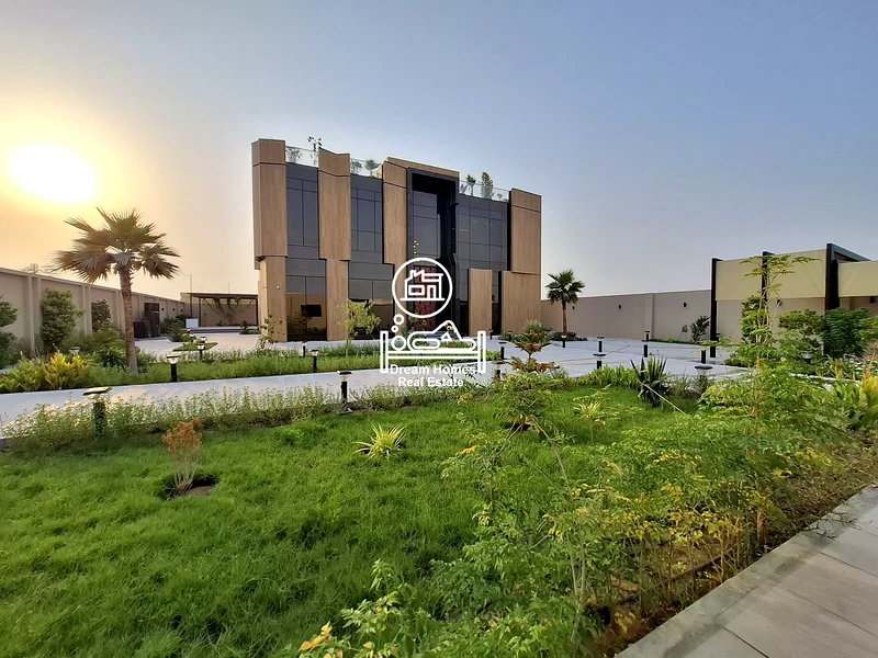 فيلا فاخرة حديثة للبيع في مدينة زايد63840872449665111