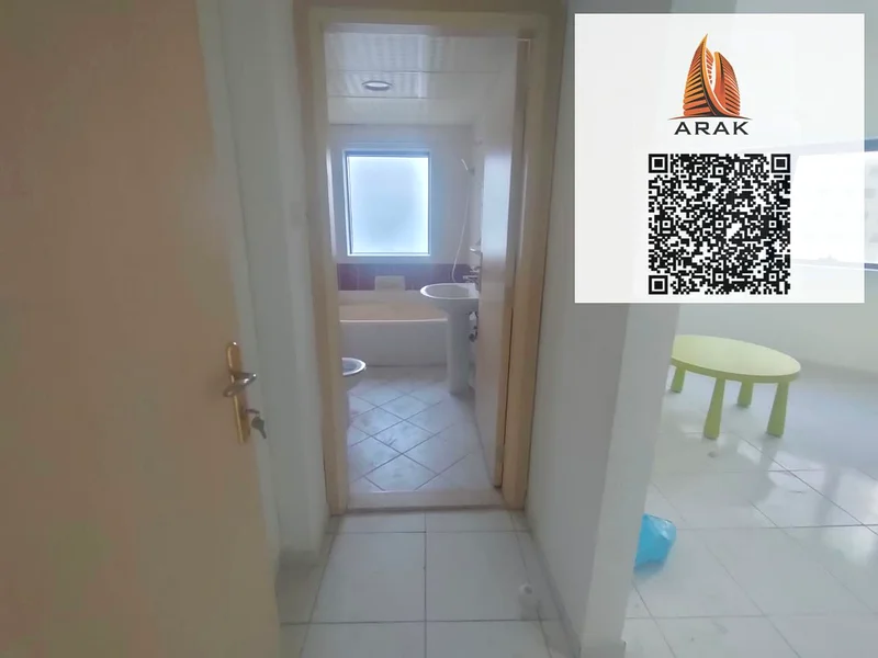 للإيجار في الشارقة شقة من ثلاث غرف نوم مع غرفة معيشة وغرفة خادمة تقع في منطقة التعاون، الشارقة في موقع متميز قريب من مراكز التسوق، المدارس والخدمات الأساسية63813022345347112