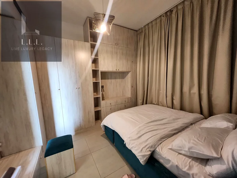شاغرة في نوفمبر | طابق متوسط | مؤثثة بالكامل64031693119745113