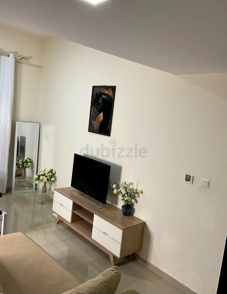 غرفة نوم رئيسية متاحة في مدينة دبي الرياضية63795945749633112
