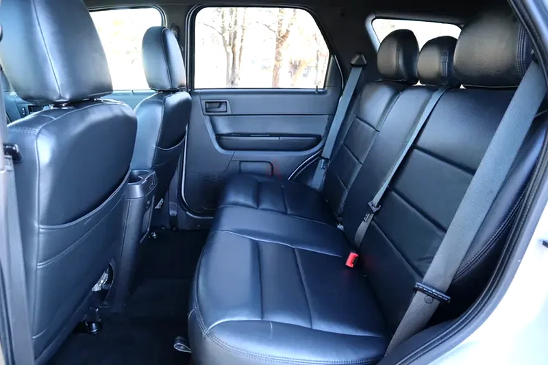 Low KM driven FORD ESCAPE XLT 2012 V6 All Wheel Drive neat interior and exterior. New tyres63699039918593112