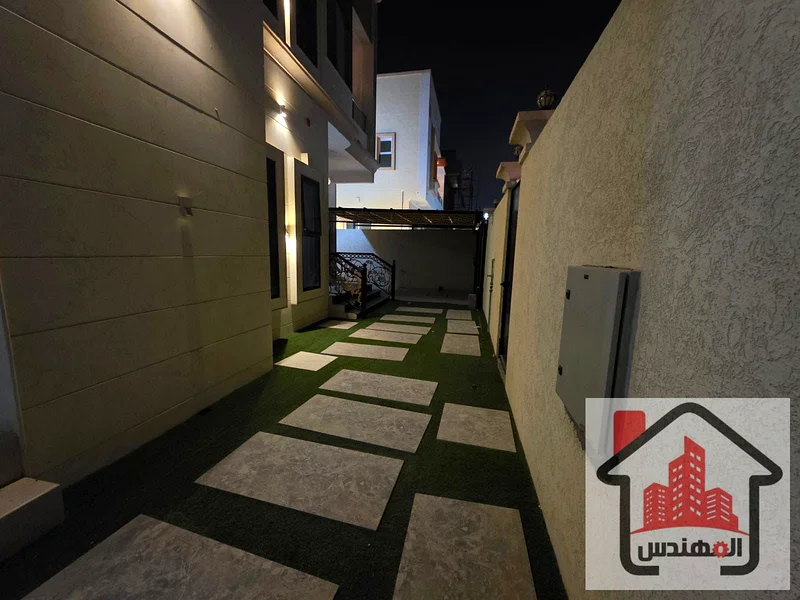 Villa for rent in Ajman, Al Yasmeen area, two floors, consisting of 5 bedrooms, a majlis, a hall, a master maid's room, and a small swimming pool. Second tenant required: AED 100,000.63718568078977113