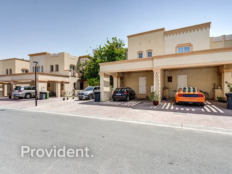 Corner Unit | Upgraded | Close To park and Lake63729311327361110