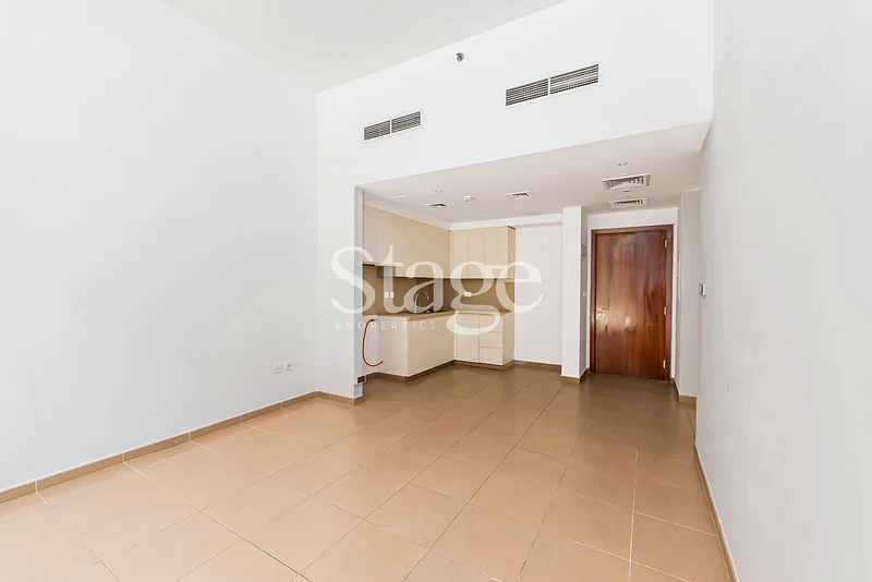 بريميوم | تراس كبير مع وصول إلى المسبح | شاغر63951282763011112