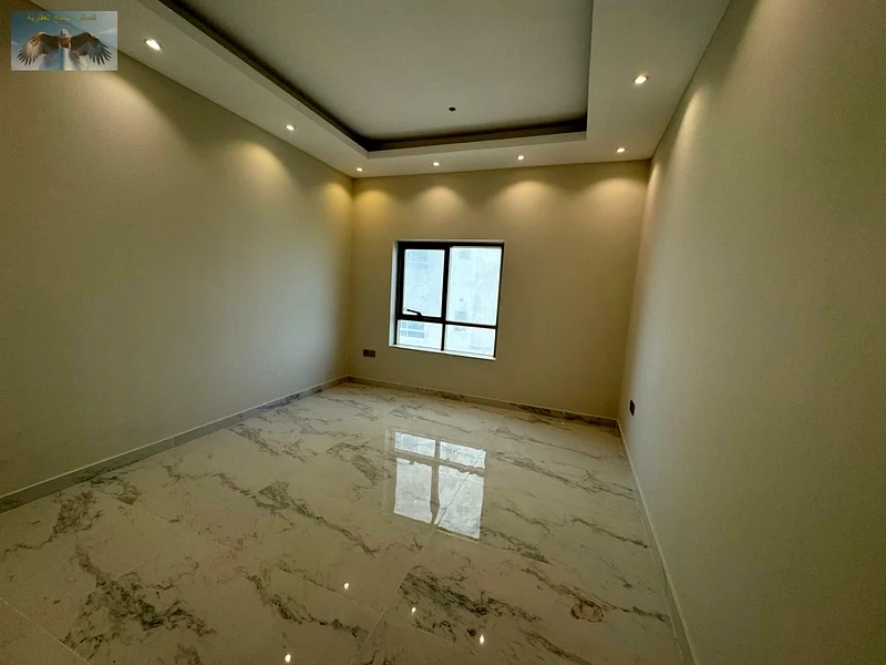 شقة واسعة من غرفتي نوم مع غرفة معيشة على الكورنيش63810725709699111