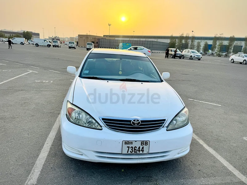 تويوتا كامري 2004 سيارة عائلية بيضاء أوتوماتيكية بالكامل63699049616514110