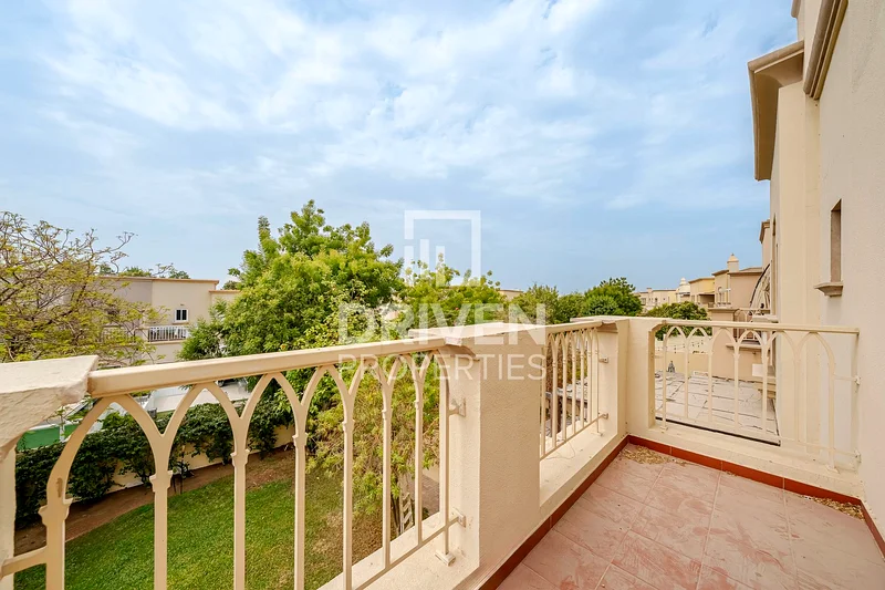 Corner Unit With Large Garden | Well Maintained63729127006465112