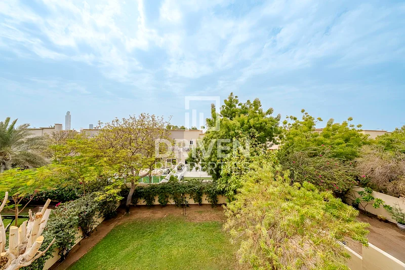 Corner Unit With Large Garden | Well Maintained63729127006465111