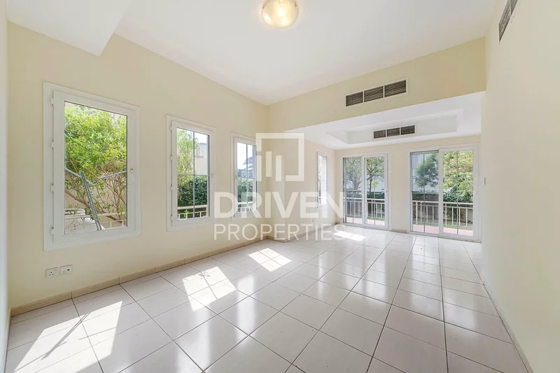 Corner Unit With Large Garden | Well Maintained63729127006465114