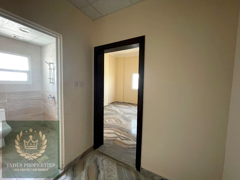 شقة فاخرة جديدة بغرفة نوم واحدة واسعة متوفرة للعزاب في الجرف الصناعية 3 عجمان63809677043330113