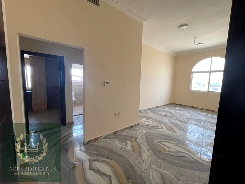 شقة فاخرة جديدة بغرفة نوم واحدة واسعة متوفرة للعزاب في الجرف الصناعية 3 عجمان63809677043330114