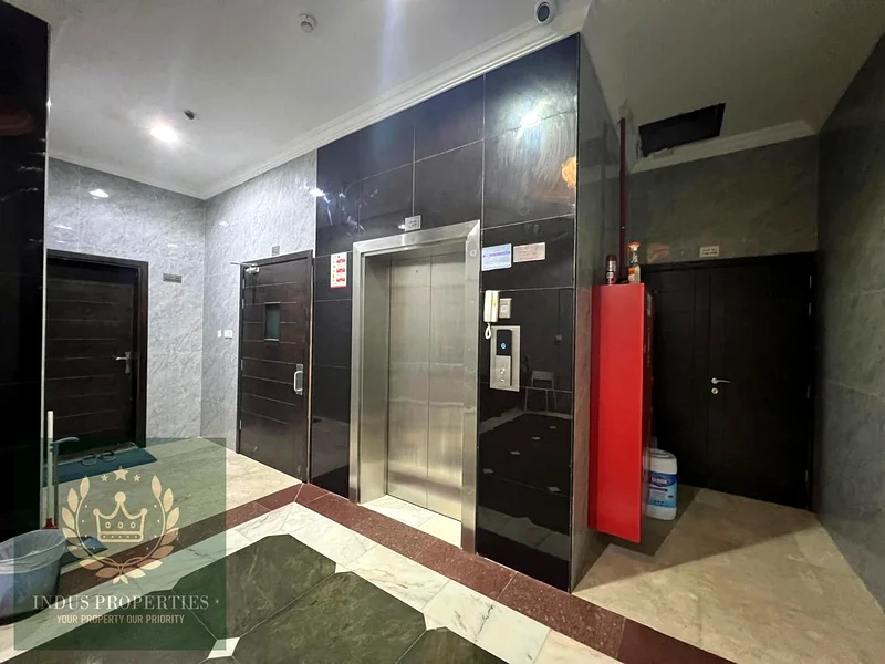 شقة فاخرة جديدة بغرفة نوم واحدة واسعة متوفرة للعزاب في الجرف الصناعية 3 عجمان63809677043330110