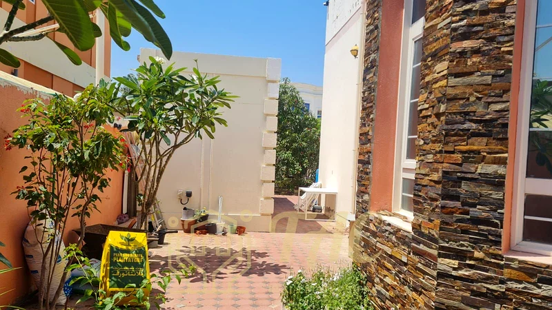 فيلا مميزة للبيع في الورقاء 3، تشطيب ممتاز وموقع رئيسي63914933574274113