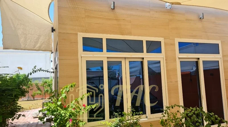 فيلا مميزة للبيع في الورقاء 3، تشطيب ممتاز وموقع رئيسي63914933574274111
