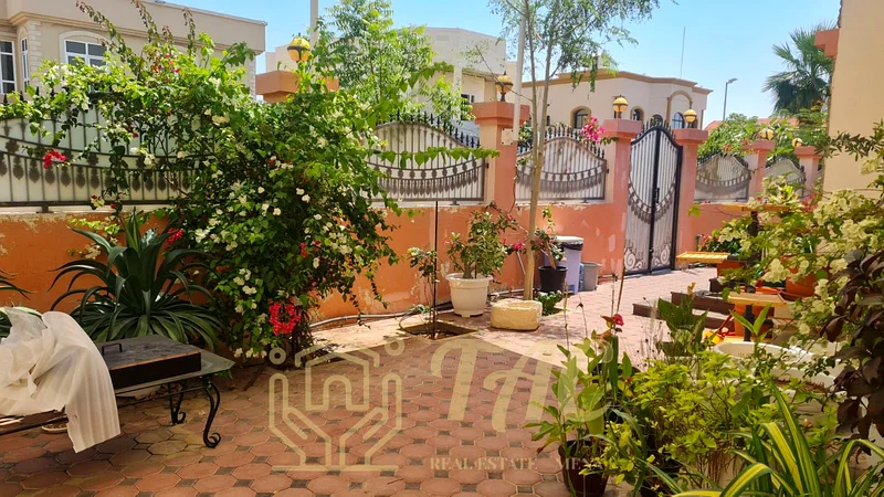 فيلا مميزة للبيع في الورقاء 3، تشطيب ممتاز وموقع رئيسي63914933574274114