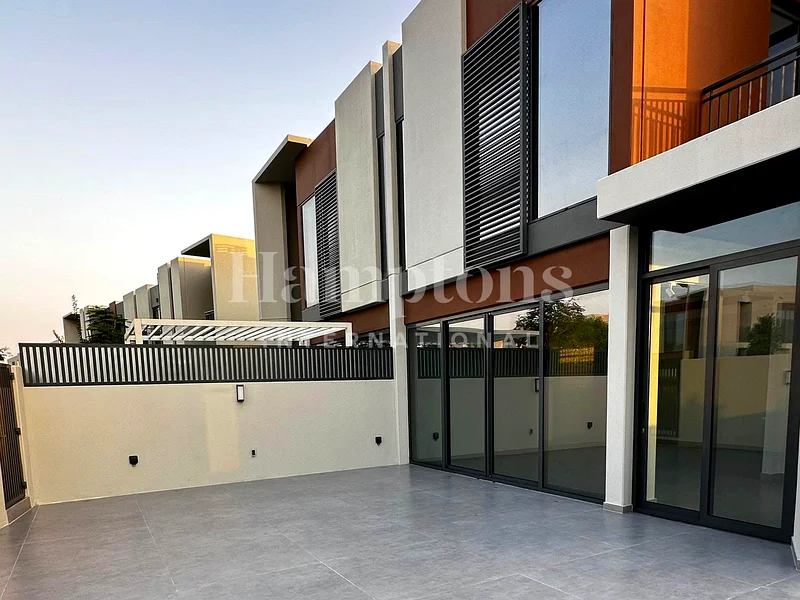 Park View | Roof Access | Steps To Pool63733135116034110
