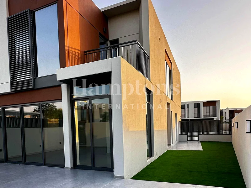 Park View | Roof Access | Steps To Pool63733135116034112