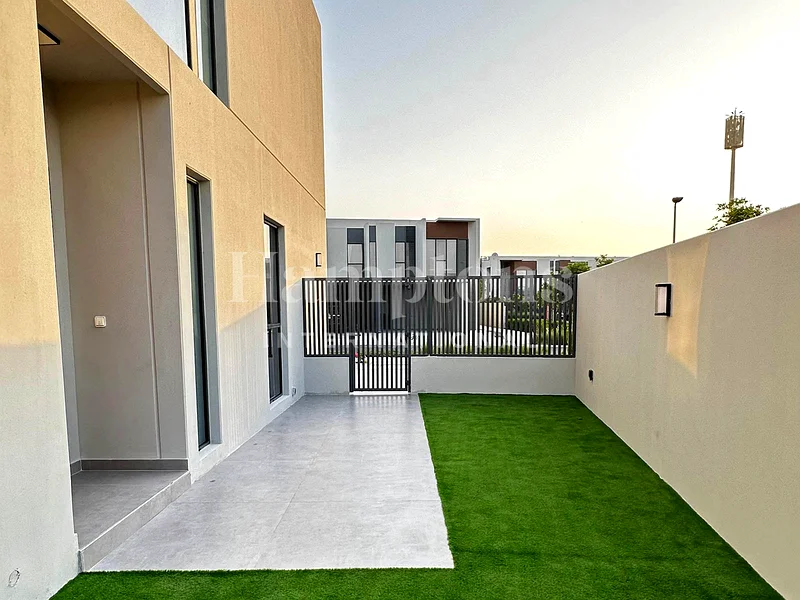 Park View | Roof Access | Steps To Pool63733135116034113