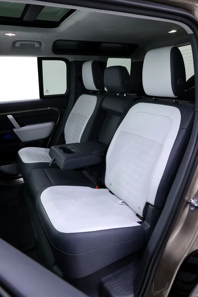 DEFENDER OCTA V8 - 635 HP - FULLY LOADED IN SPECIAL COMBINATION63700287457795114