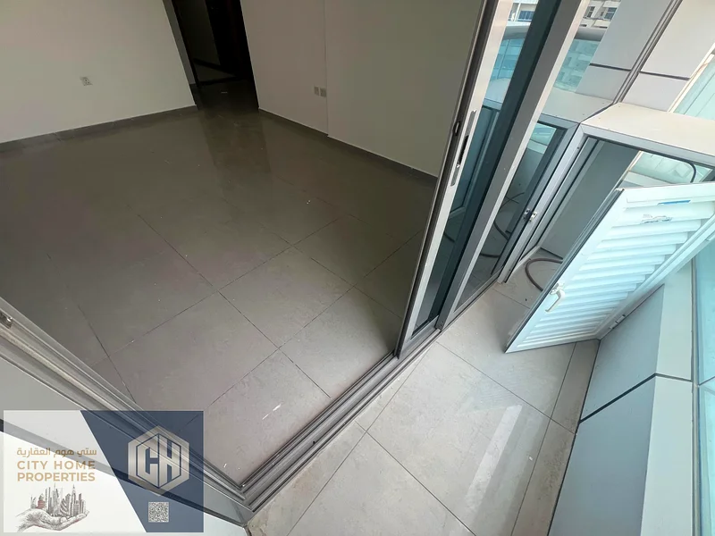 شقة مكونة من غرفتين نوم مع غرفة معيشة واسعة، في مبنى عائلي، تقع في منطقة مميزة. تأجير سنوي في عجمان63720598199171112