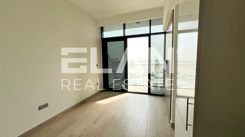 Ready to Move | Chiller Free  | Modern Studio63977417513217110