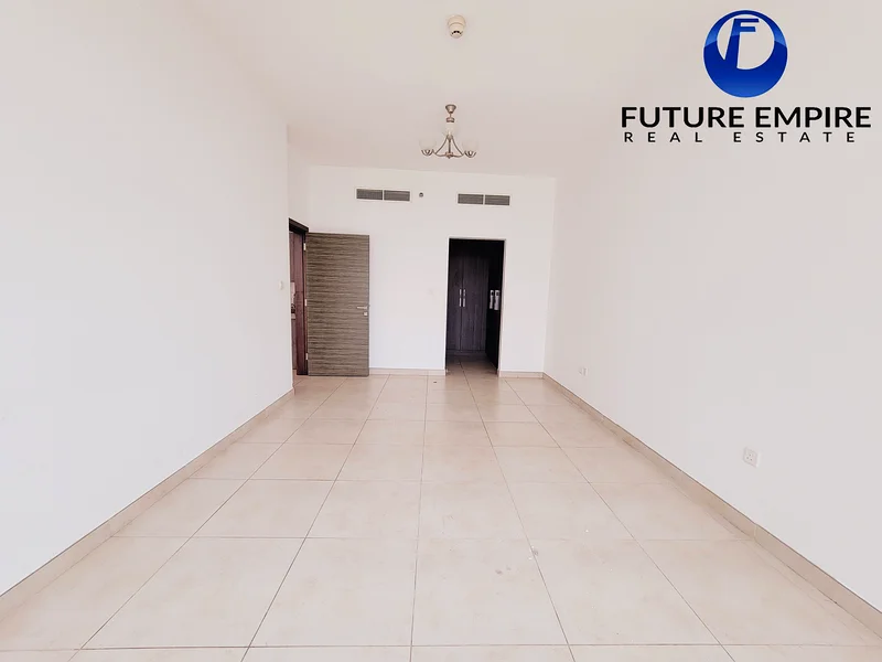 شقة فاخرة بمساحة كبيرة 1BHK مع جميع المرافق63739268775426113