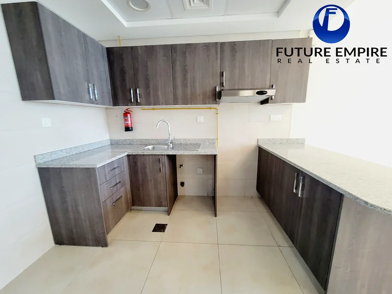 شقة فاخرة بمساحة كبيرة 1BHK مع جميع المرافق63739268775426114