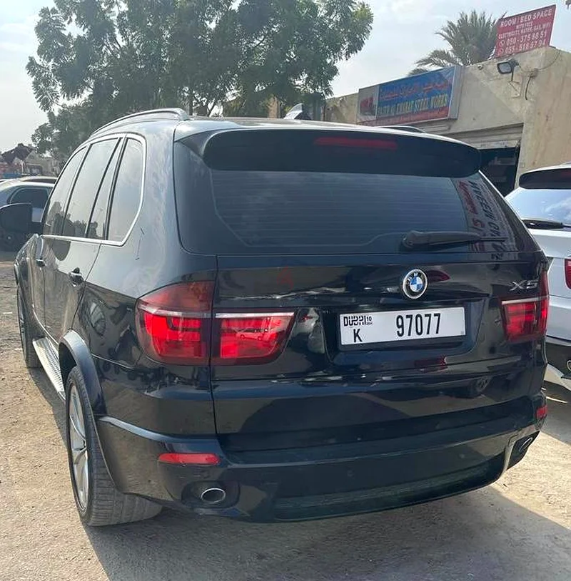 2010 BMW X5 xDriveE70 – a perfect mix of performance, comfort, and style.63699053087617111
