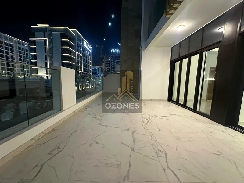 تراس كبير، جاهز للانتقال، مبنى فاخر63803322192769112