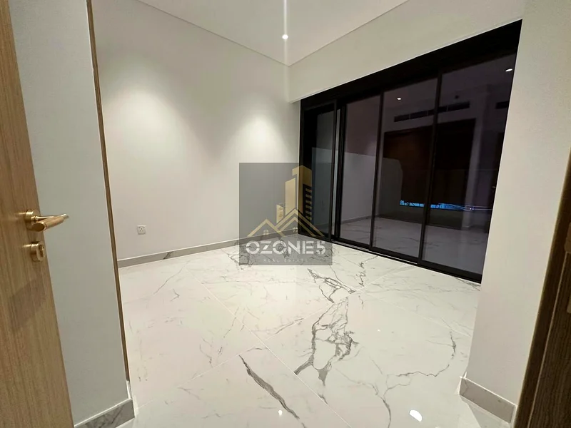 تراس كبير، جاهز للانتقال، مبنى فاخر63803322192769113