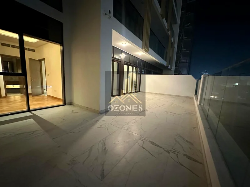 تراس كبير، جاهز للانتقال، مبنى فاخر63803322192769110
