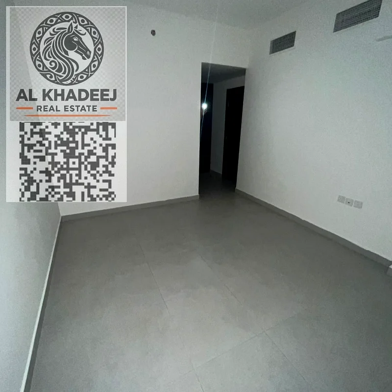 شقة لطابق أول، بغرفتين وصالة، مساحة كبيرة وخزائن مدمجة، في منطقة الحميدية، بجانب المحكمة وجامعة عجمان63709034110082114