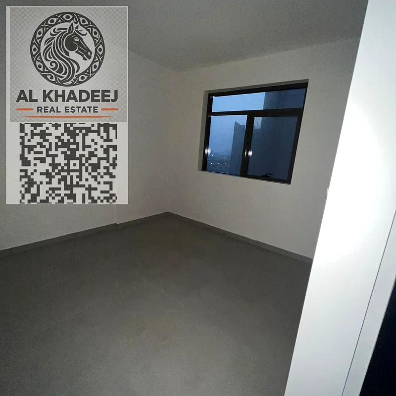 شقة لطابق أول، بغرفتين وصالة، مساحة كبيرة وخزائن مدمجة، في منطقة الحميدية، بجانب المحكمة وجامعة عجمان63709034110082112