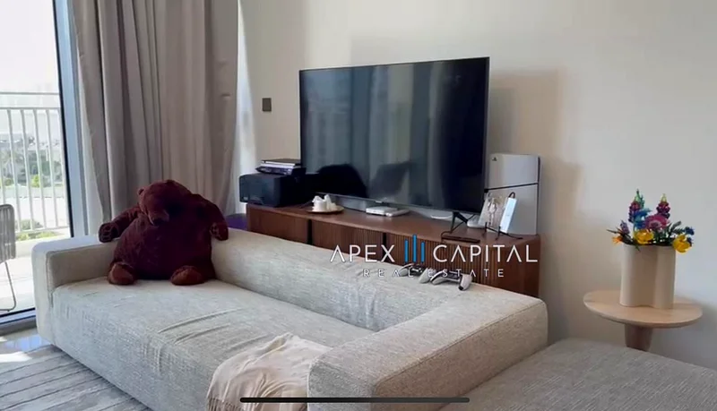 شقة بمنظر على برج وخليج مائي | مؤثثة | شاغرة64024949744259112