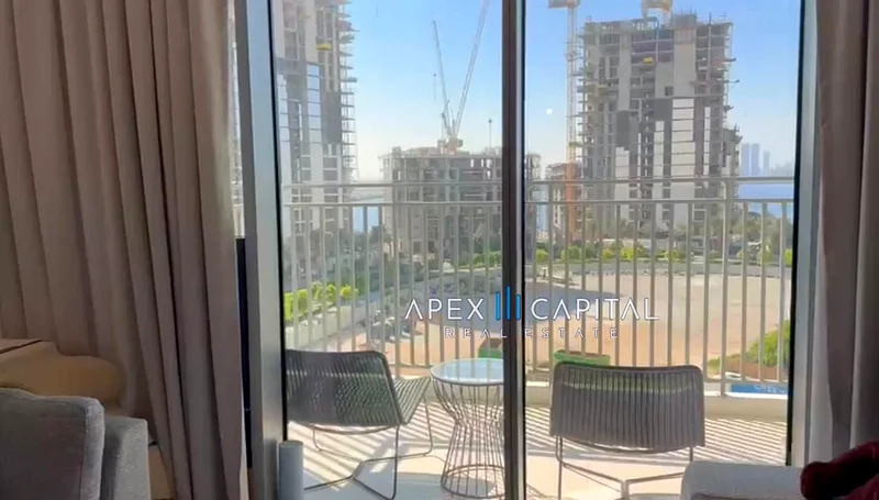 شقة بمنظر على برج وخليج مائي | مؤثثة | شاغرة64024949744259113