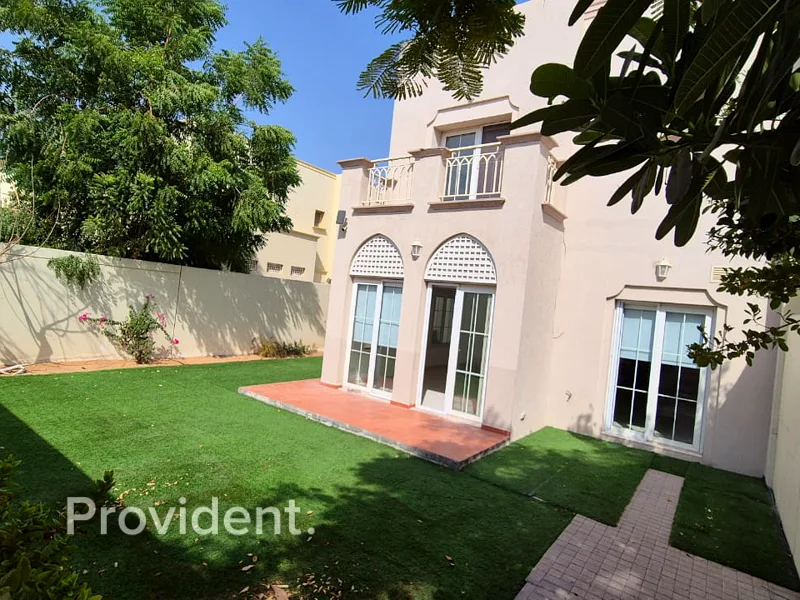 Immaculate Condition | Spacious | Middle Unit63729026103554110