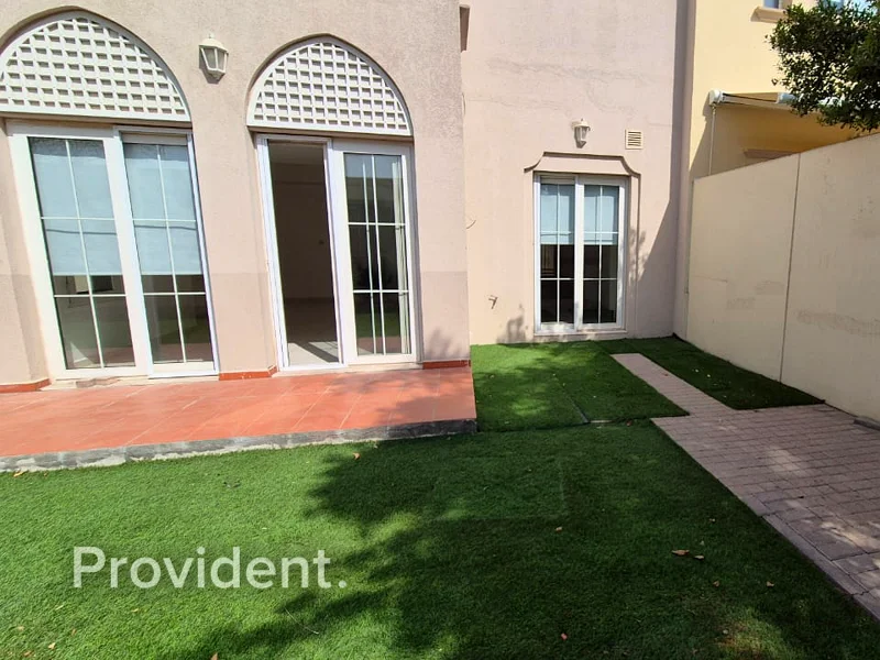 Immaculate Condition | Spacious | Middle Unit63729026103554111