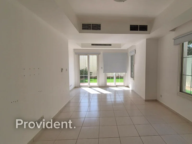 Immaculate Condition | Spacious | Middle Unit63729026103554112