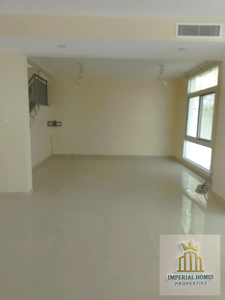 للإيجار - فيلا فاخرة سنوية في الجرف 2 - عجمان 🏡63715024960003110
