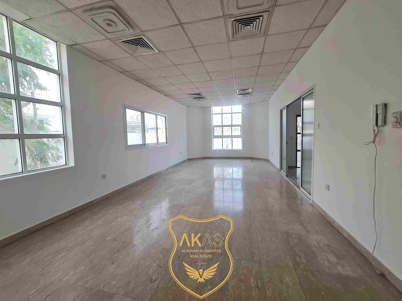Amazing 5 Bedrooms Villa with Private Car Parking63812814889091112