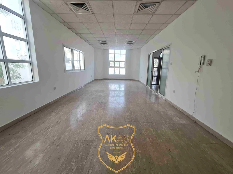 Amazing 5 Bedrooms Villa with Private Car Parking63812814889091110