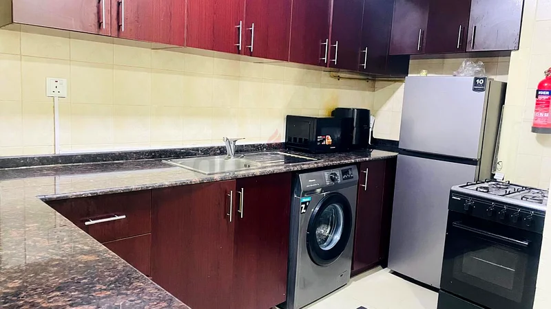 غرفة نوم رئيسية متاحة في مدينة دبي الرياضية63795945749633111