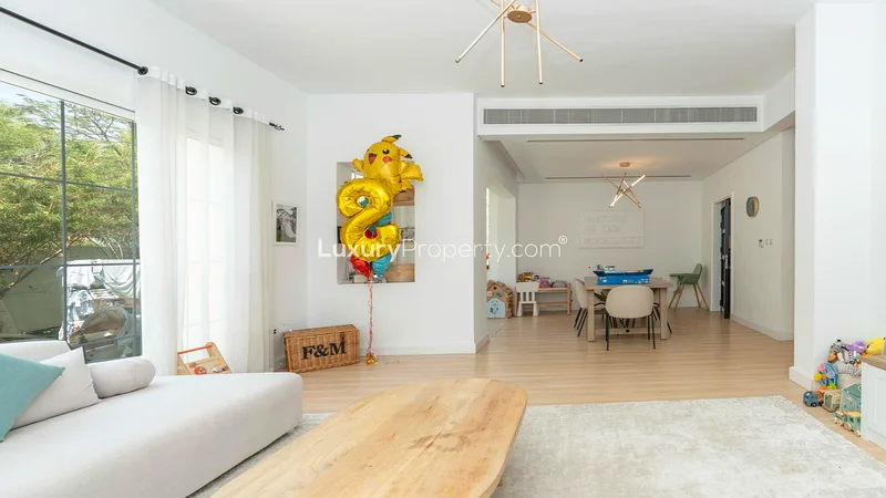 Upgraded | Landscaped | Extended Plot63727208111235111